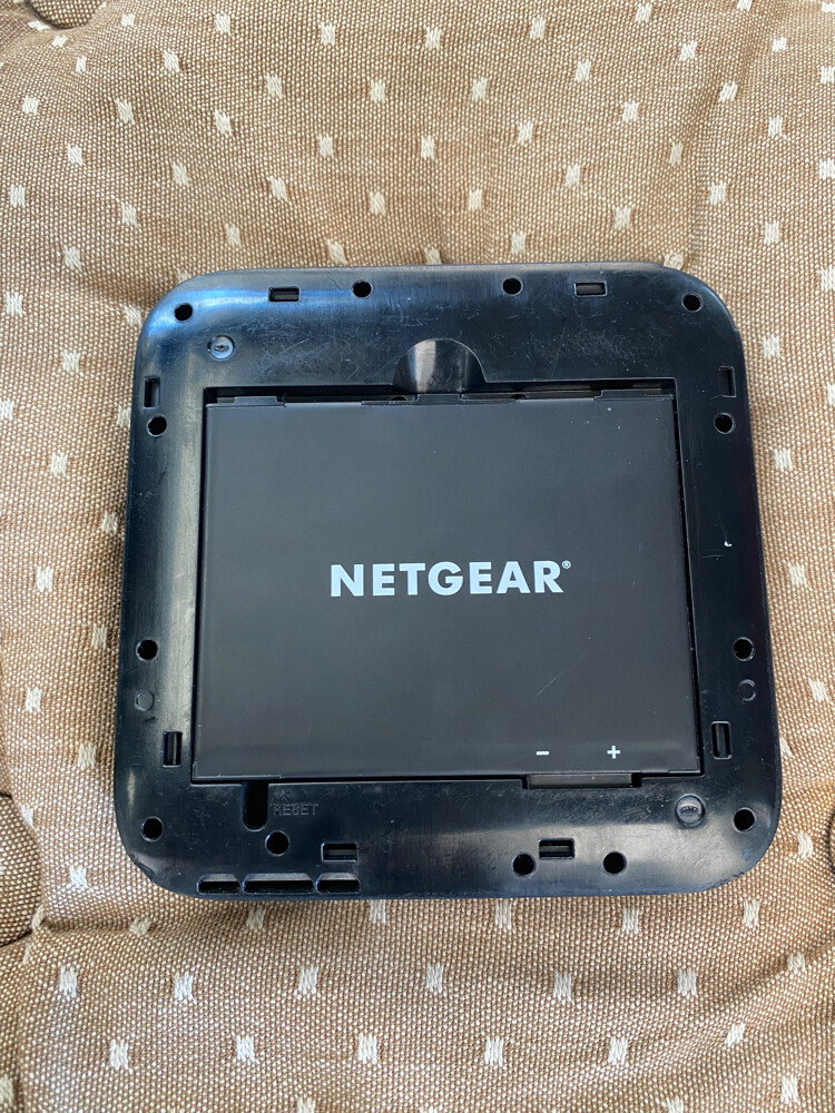 Netgear Nighthawk M5 MR5100 - 4