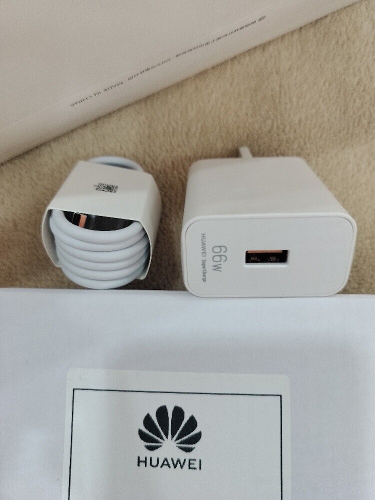 HUAWEI

66W SUPER FAST CHARGER - 1
