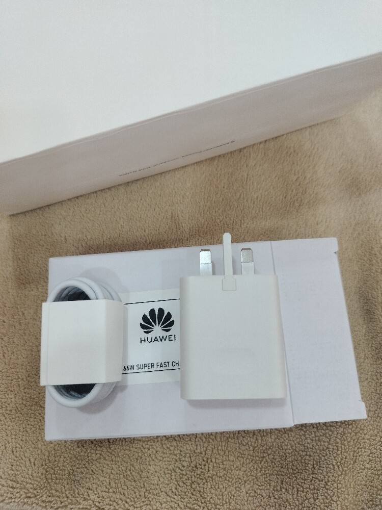 HUAWEI

66W SUPER FAST CHARGER - 2