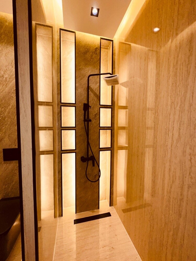 cabin toilet kitchen - 17