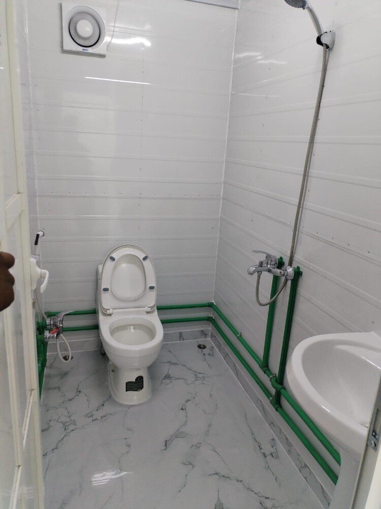 cabin toilet kitchen - 14
