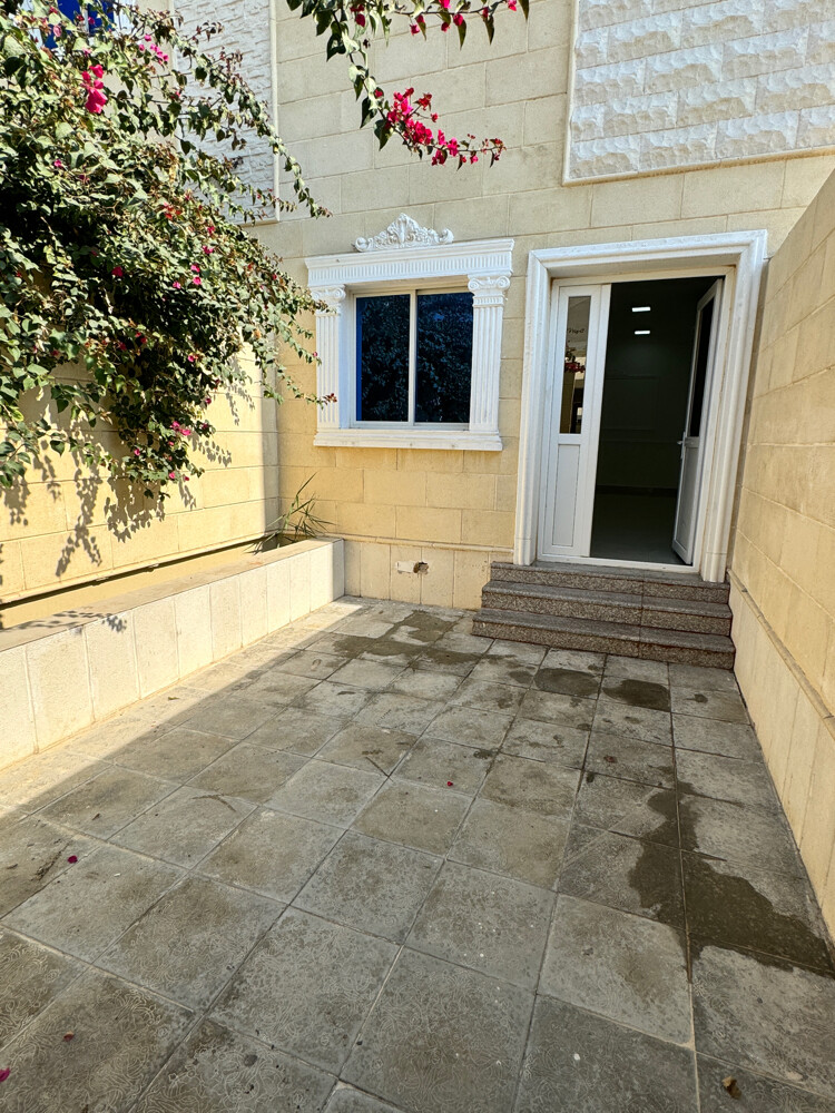 r Half Villa in Umm Al Amad - 1