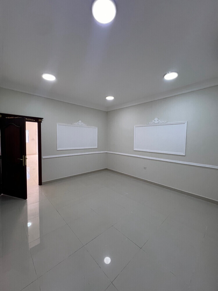 r Half Villa in Umm Al Amad - 4