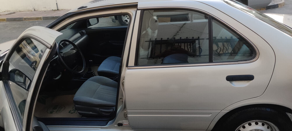 Single owner 1996 nissan sunny - 2