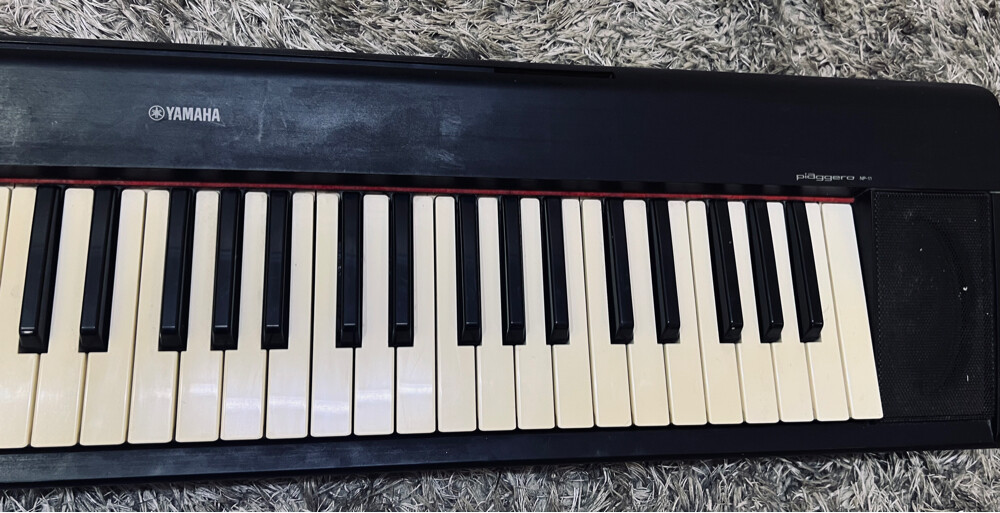 YAMAHA piano - 2