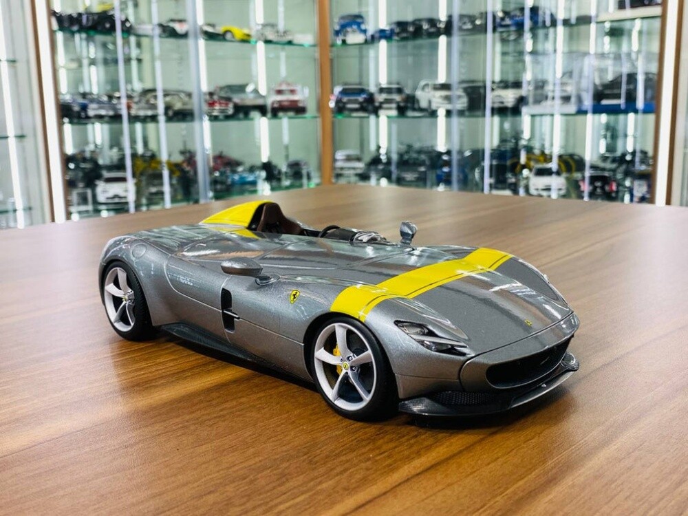 Ferrari sp1 Monza 1:18 Model - 1
