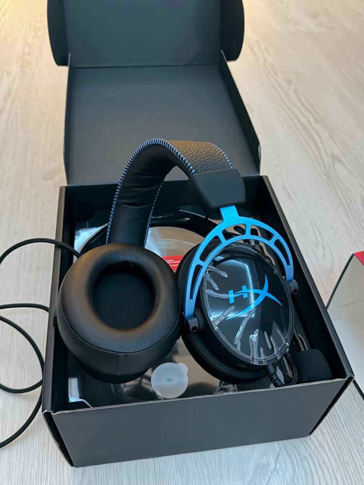 HyperX headset - 4