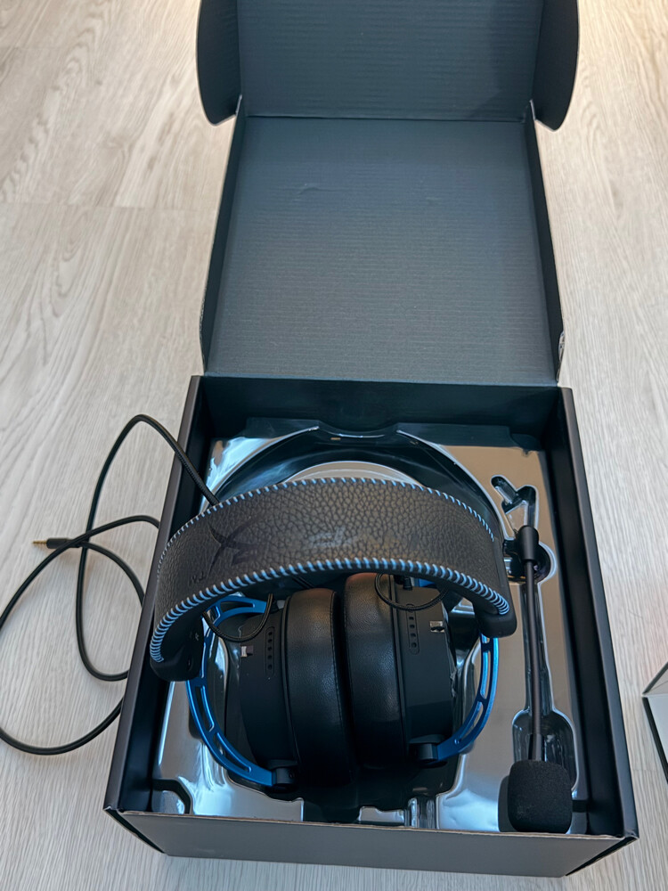 HyperX headset - 6