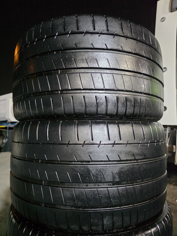 285/30/19 Michelin Tyre - 1