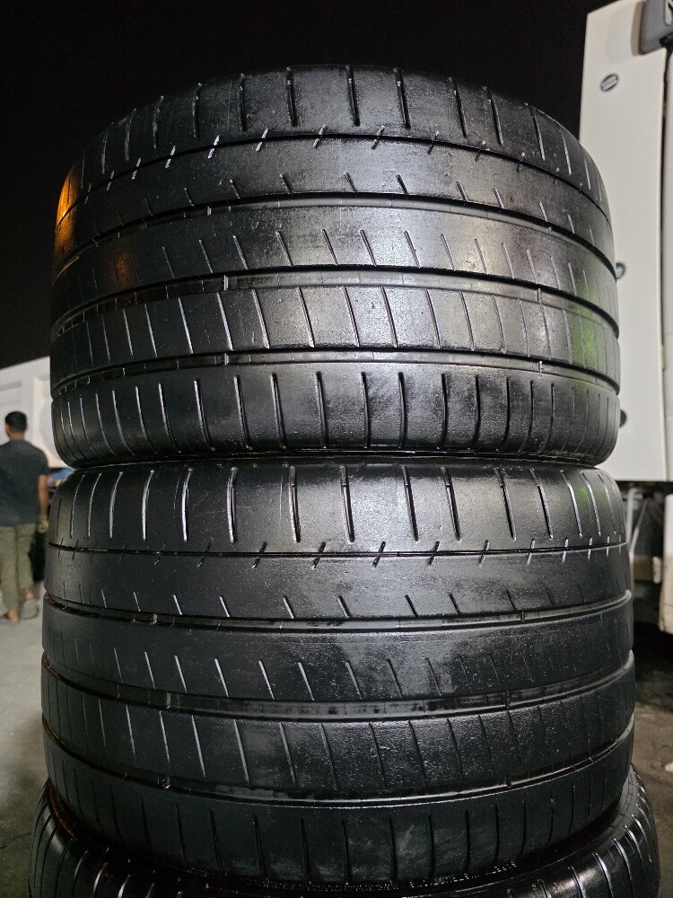 285/30/19 Michelin Tyre - 6
