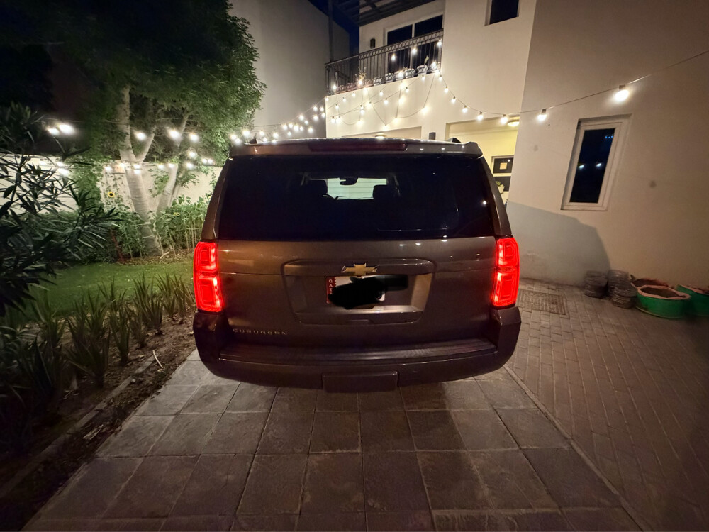 LOW MILE Chevrolet Suburban LS - 10