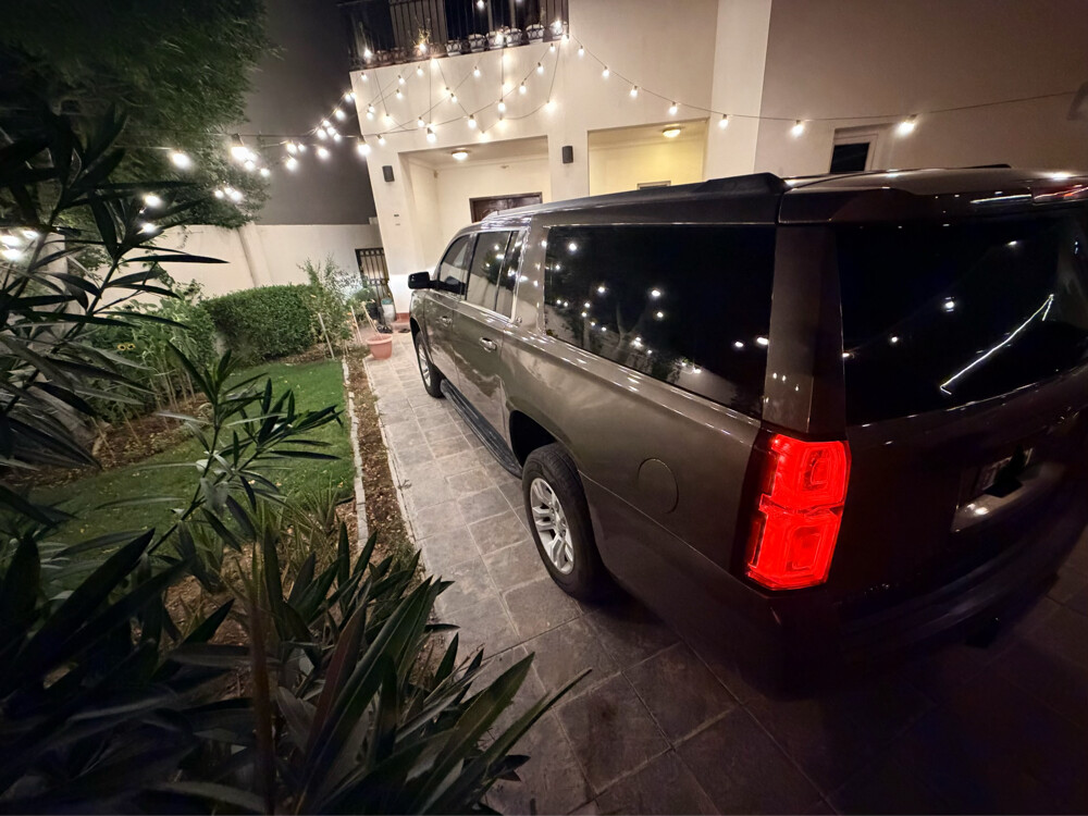 LOW MILE Chevrolet Suburban LS - 11