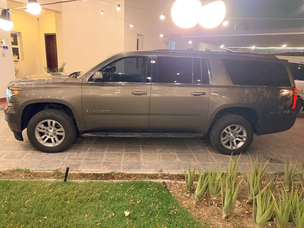 LOW MILE Chevrolet Suburban LS - 8