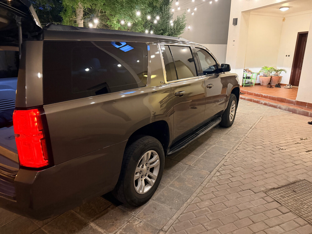 LOW MILE Chevrolet Suburban LS - 6
