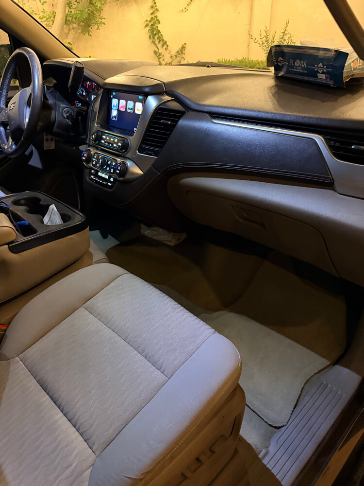 LOW MILE Chevrolet Suburban LS - 4
