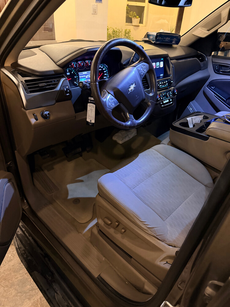 LOW MILE Chevrolet Suburban LS - 5