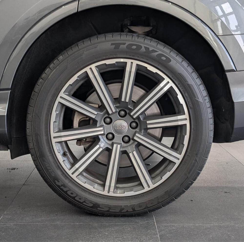 2021 Audi Q7 45 TFSI-Original paint - 10