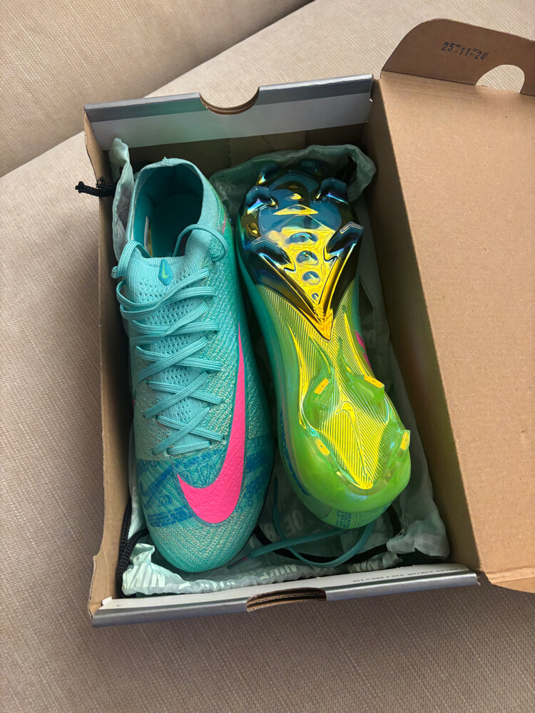 Brand new football shoes 44 - 1