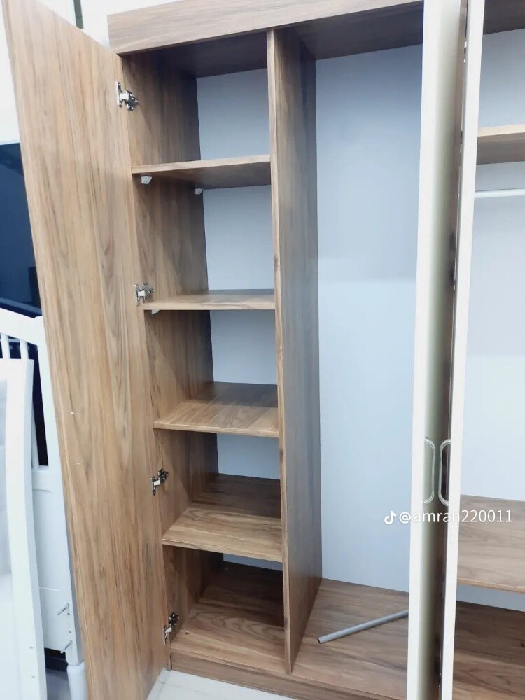 4 door cabinet brand new - 4