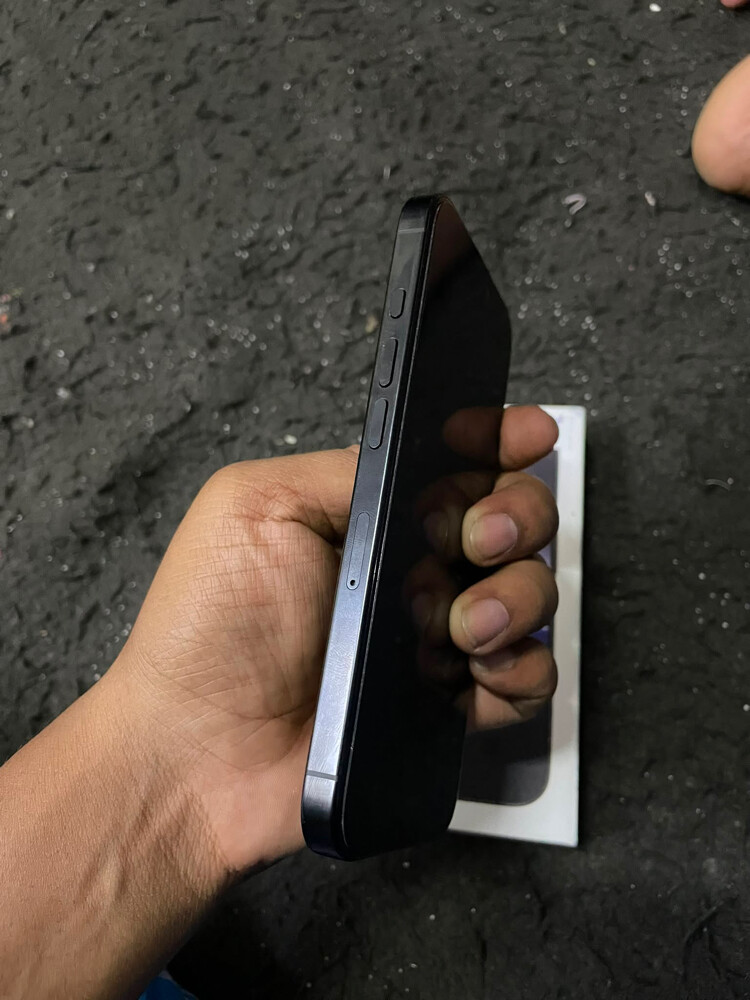 I phone 16 pro 128 . Black - 4