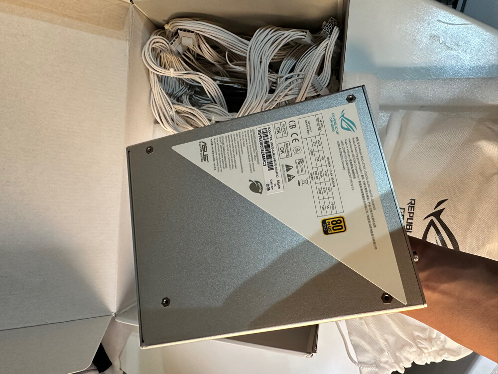 ROG STRIX 1000W POWER SUPPLY  - 3