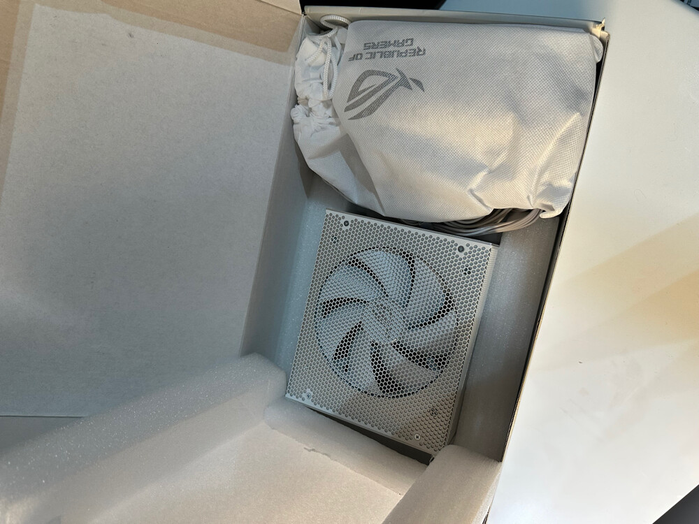 ROG STRIX 1000W POWER SUPPLY  - 2