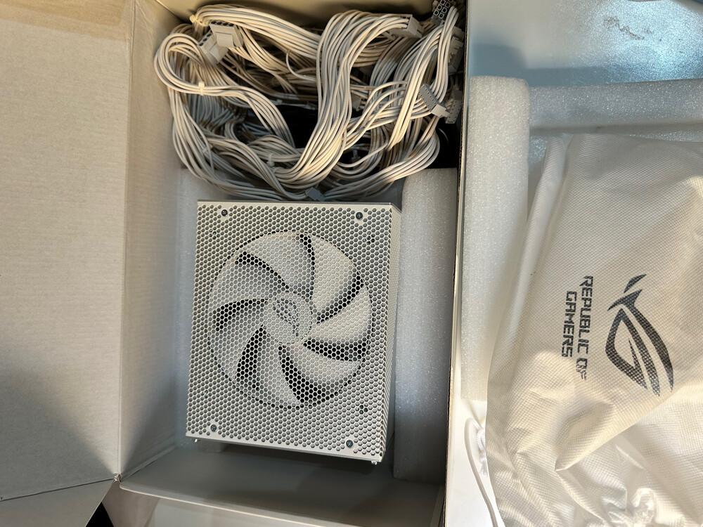 ROG STRIX 1000W POWER SUPPLY  - 4