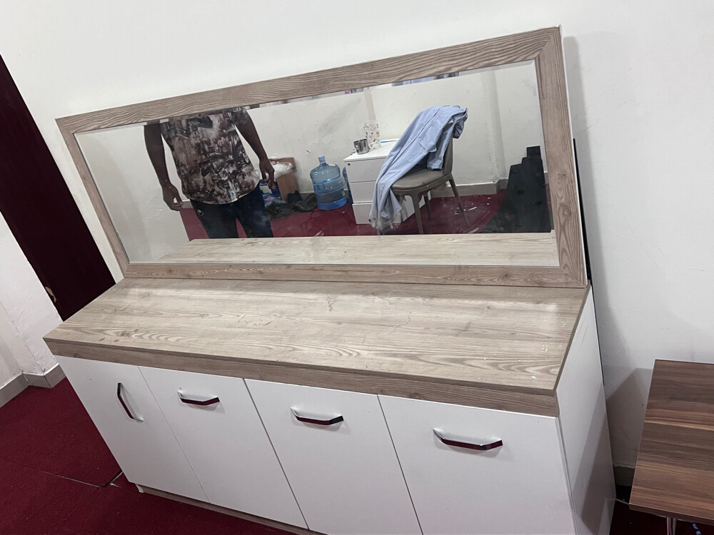 Hairstyle and drawer - 1