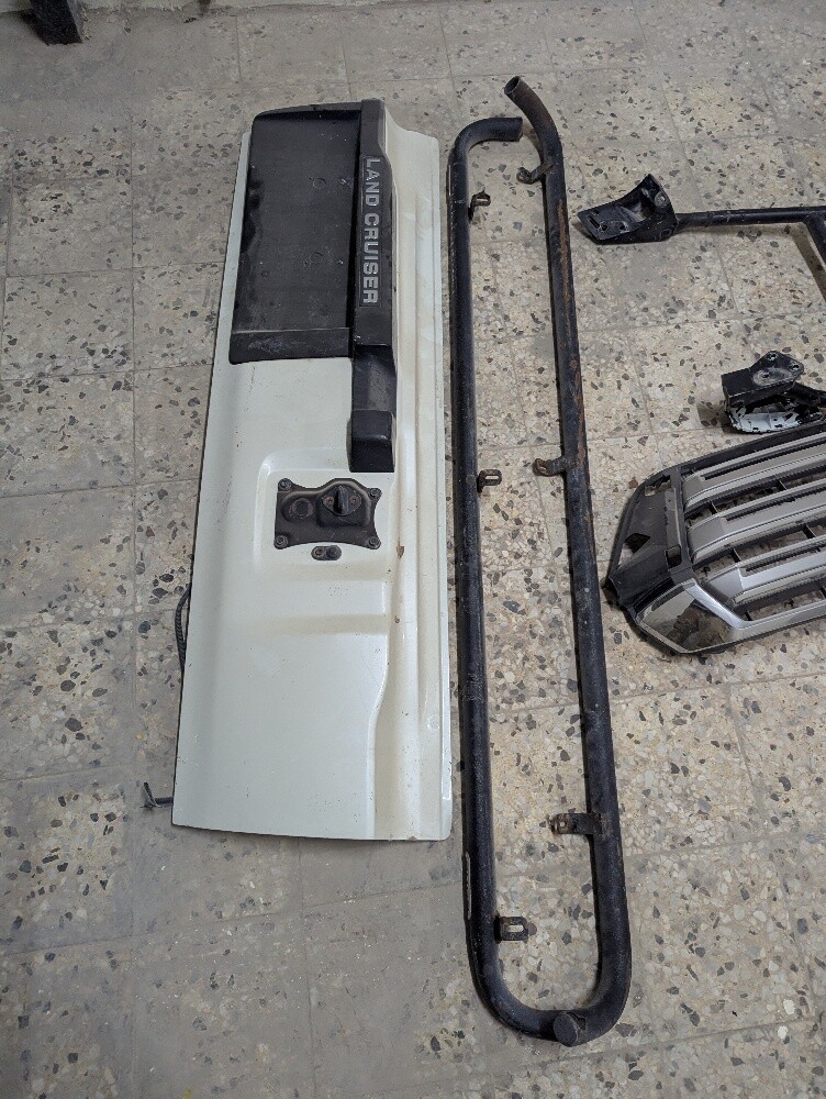 TOYOTA LAND CRUISER - 2