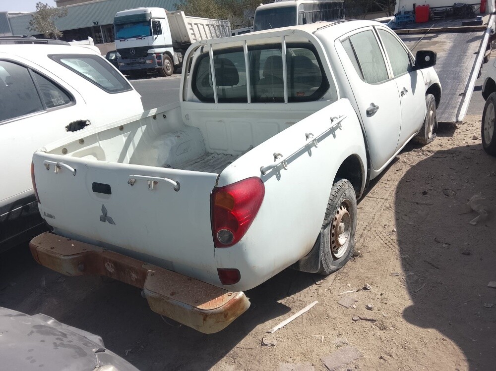 Mitsubishi L200 all parts available - 1