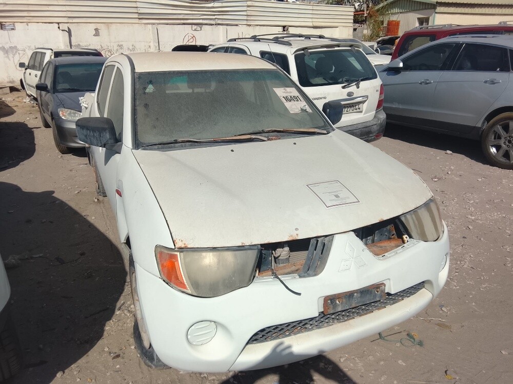 Mitsubishi L200 all parts available - 2