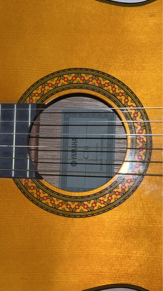 guitar Yamaha  - 2