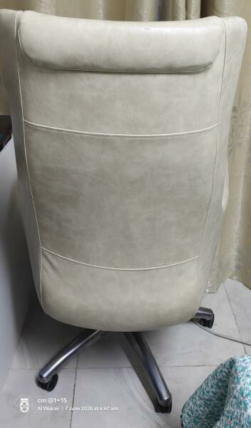EXECUTIVE CHAIR (BEIGE COLOR) - 2