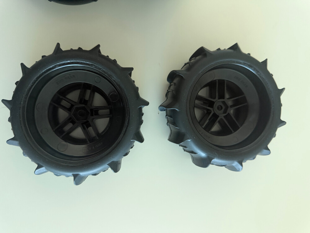 Traxxas sand Tyres  1/10 size - 4