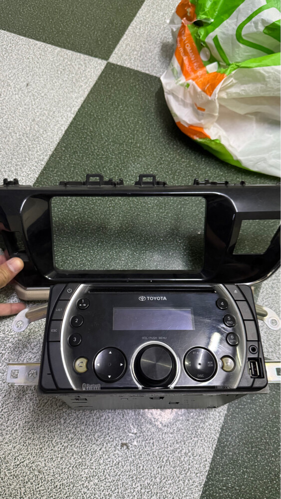 original Toyota Corolla Radio - 1