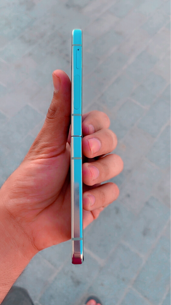 Samsung Z Flip 5 - 4