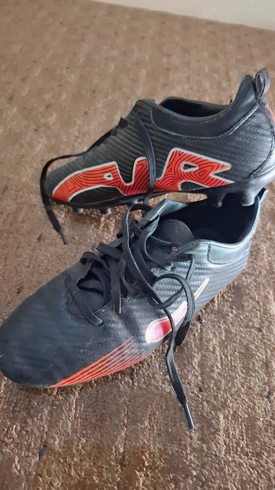 Used sports shoes in good conditi - 1