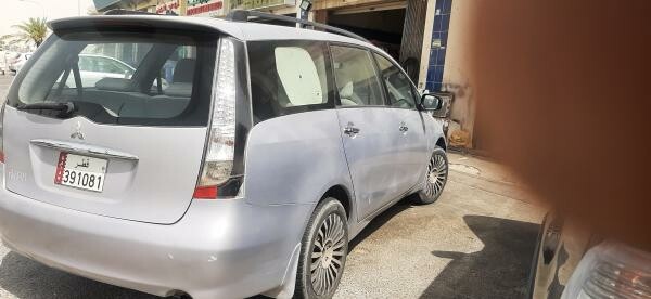Mitsubishi Grandis - 2