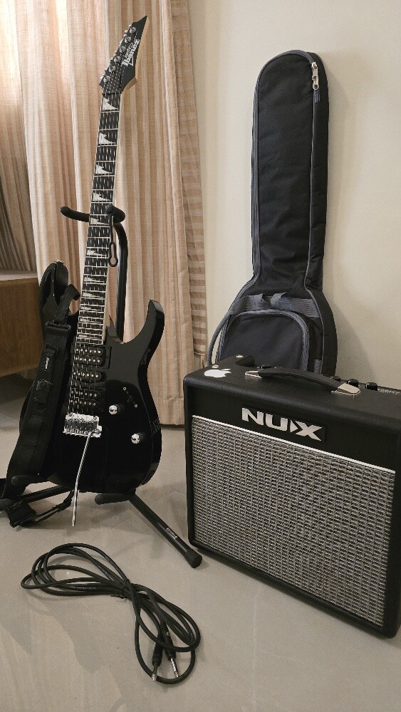 Ibanez GRG170 DX with amp - 6