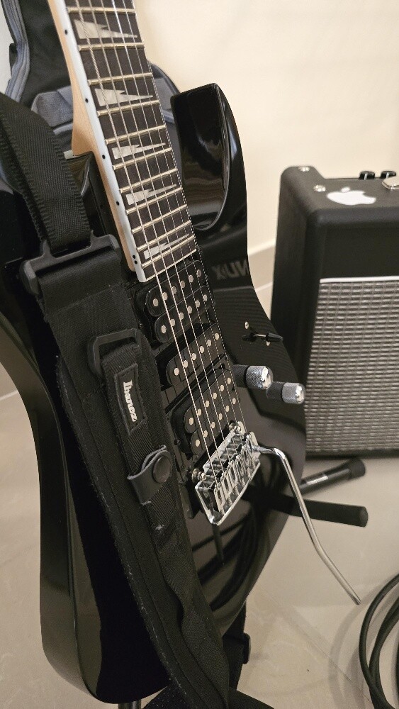 Ibanez GRG170 DX with amp - 2