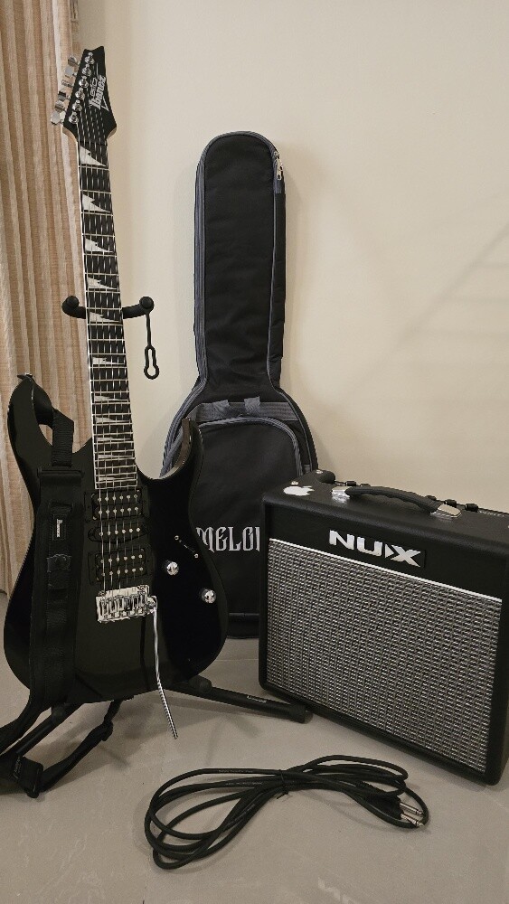 Ibanez GRG170 DX with amp - 1