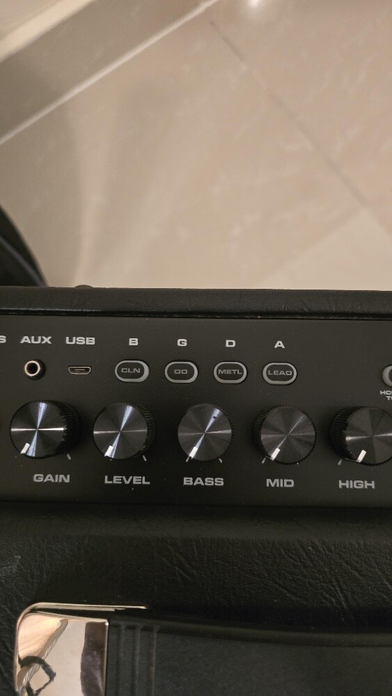 Ibanez GRG170 DX with amp - 5