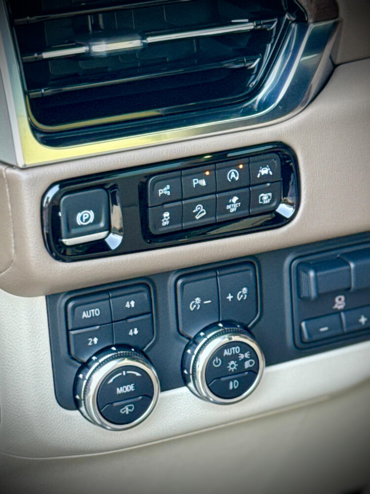 GMC Yukon  Denali 2025 - 11