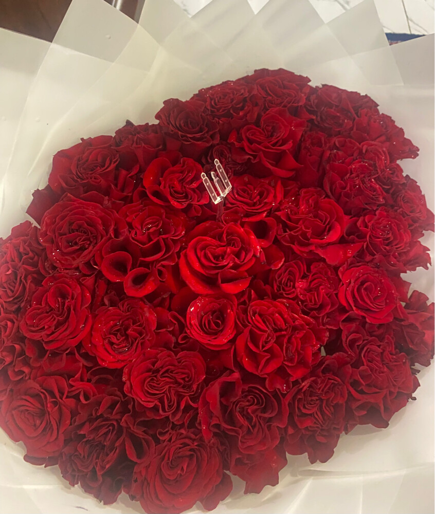 Luxury Heart-Shaped Rose Bouquet - 1