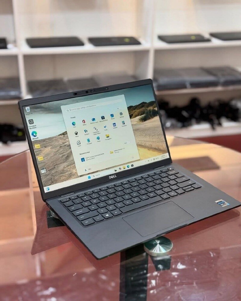 Dell Latitude 7420
Core i7 11th g - 3