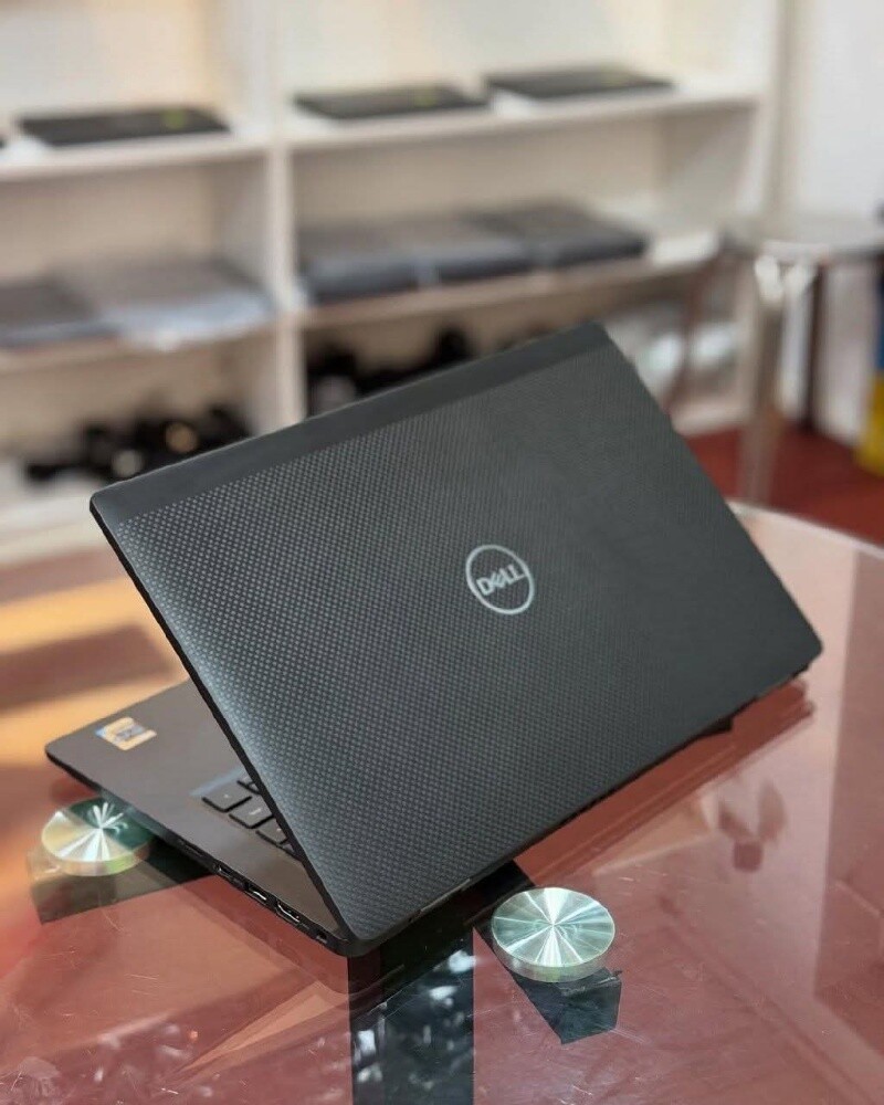 Dell Latitude 7420
Core i7 11th g - 4