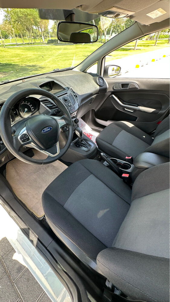 Car ford fiesta  - 8
