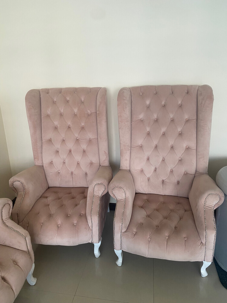 2 chairs + table - 1