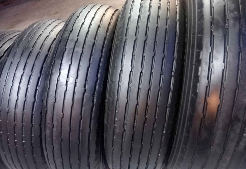 900/17"Maxxis tyre - 3