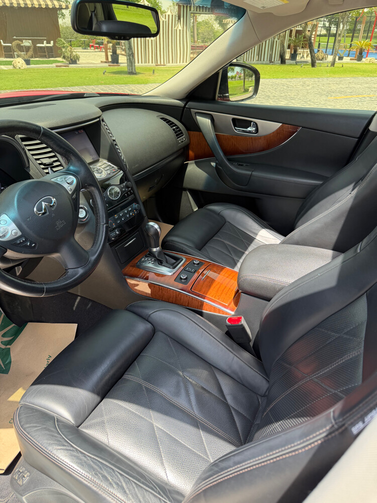 Infiniti QX70S v8 5.0l - 9